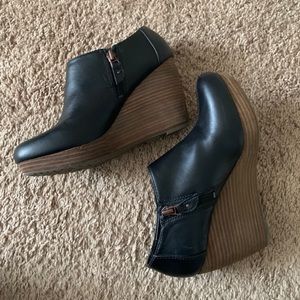 Dr.Scholls black wedge booties